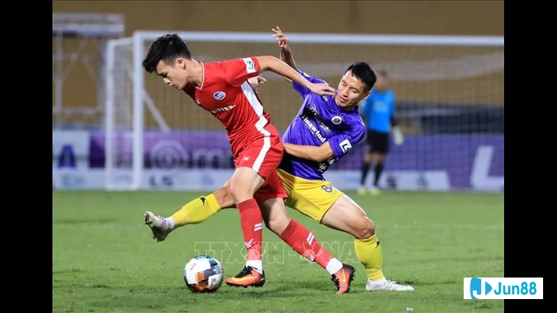 Hà Nội và Viettel cống hiến một trận đấu kịch tính trên sân cỏ - "Hà Nội" vs
