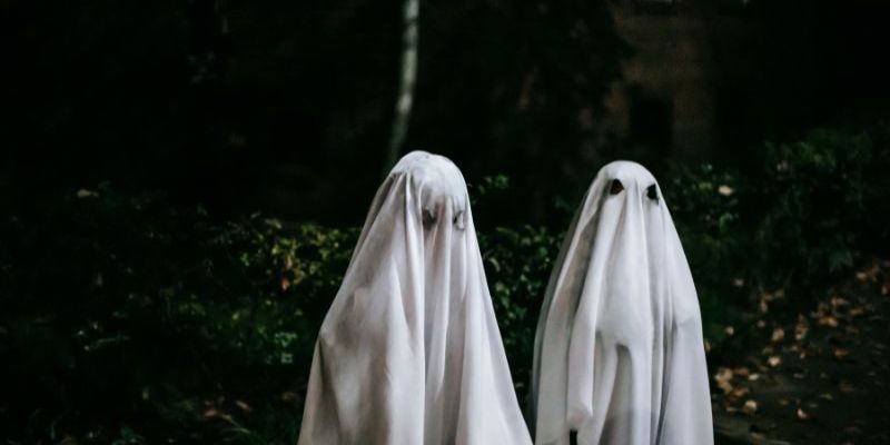 Mơ ma gia tiên ngồi trên bàn thờ đầy tiền – điềm báo lộc tổ tiên ban