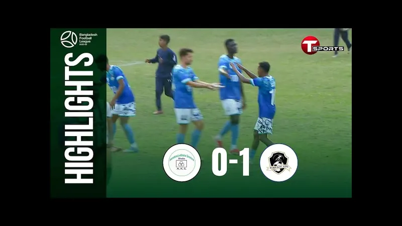 Cầu thủ của Arambagh và Bangladesh Police đấu tranh gay gắt trong trận đấu. Cầu thủ của Arambagh và Bangladesh Police đấu tranh gay gắt trong trận đấu.